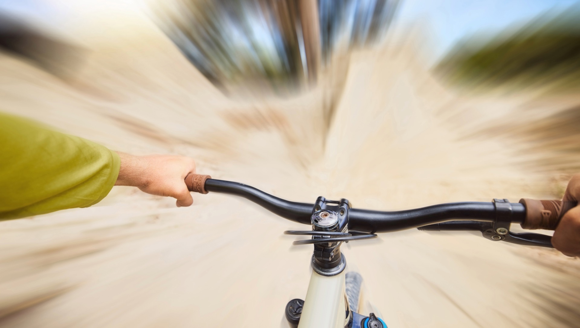 Vue subjective d'un cycliste avec environnement flou — illustration des oscillopsies